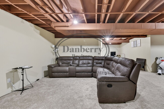 Building Photo - 24989 Reddington Ct