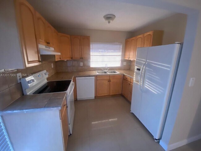 Building Photo - 11447 SW 33rd Ln