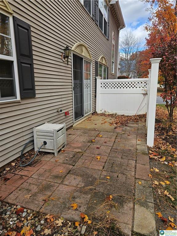 Building Photo - 1876 Mansfield St