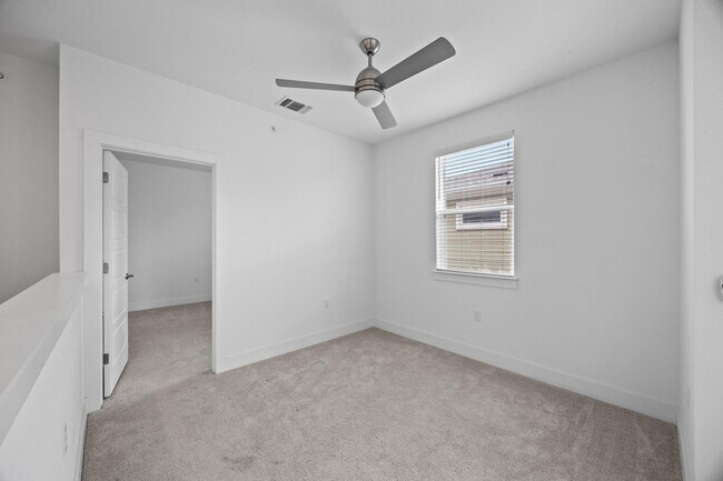 Building Photo - 2222 Simond Ave