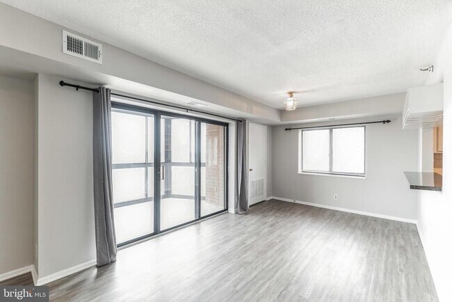 Building Photo - 900 N Stafford St