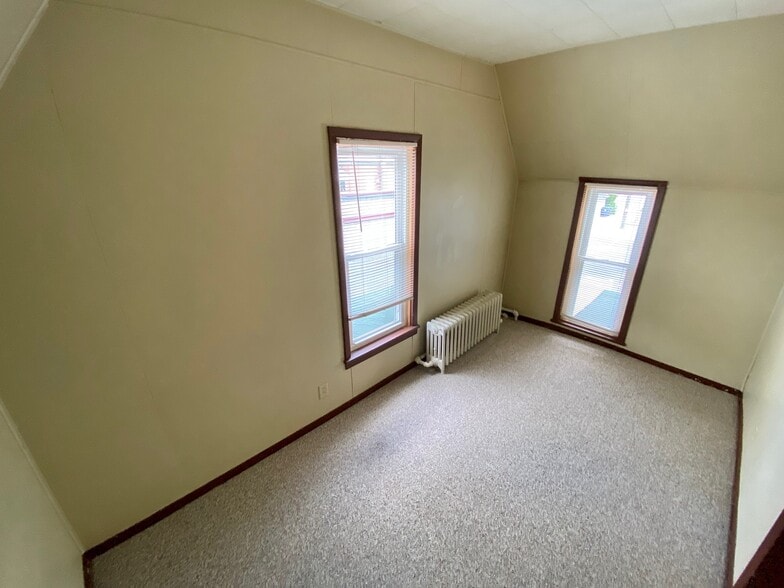 Building Photo - 714 Cass St