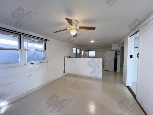 Building Photo - 435