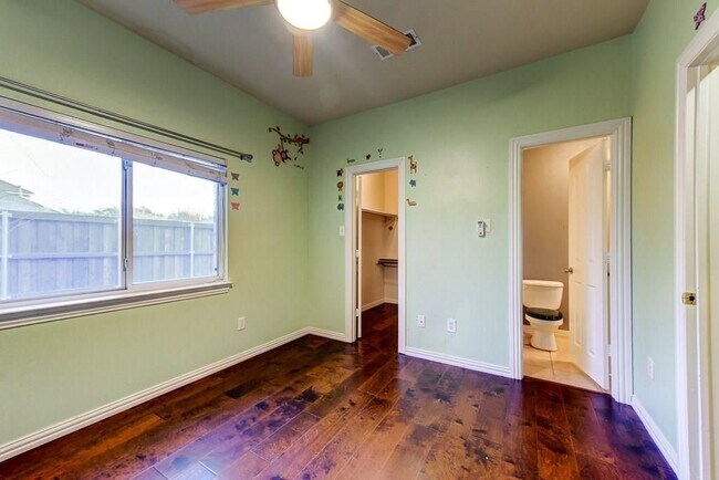 Building Photo - 5310 Lafayette Dr