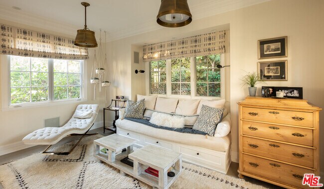 Building Photo - 1614 N Fairfax Ave