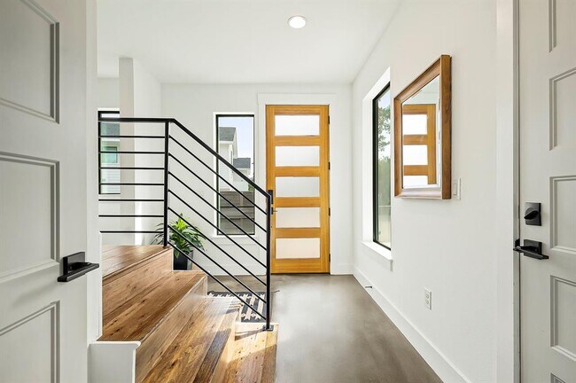 Building Photo - 1104 Marcy St