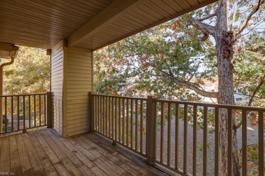 Building Photo - 539 Pineland Cir