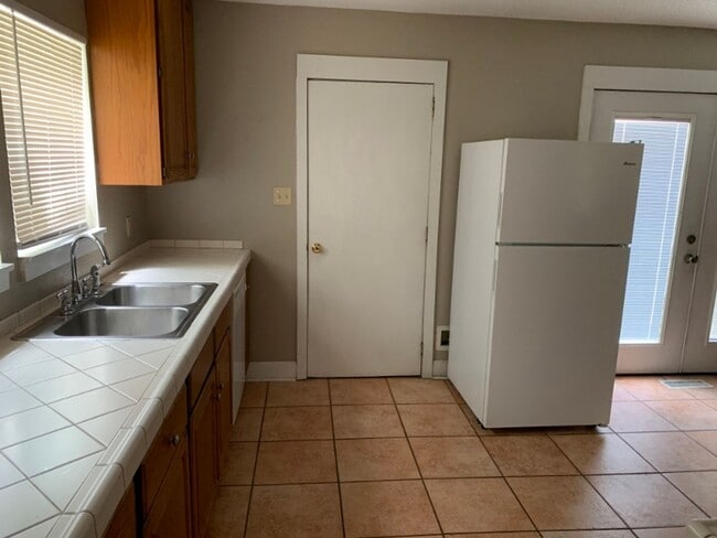 Building Photo - 3 bed 2 bath house by FSU and TCC!! Available August 2026!