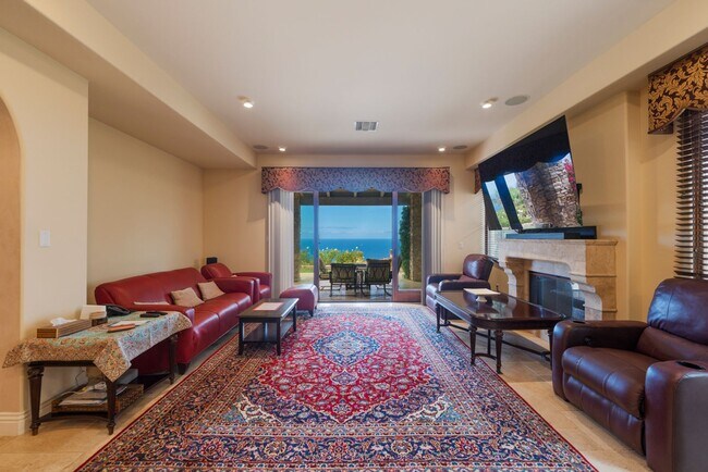 Building Photo - Gorgeous 5 Bedroom Home with sweeping view...