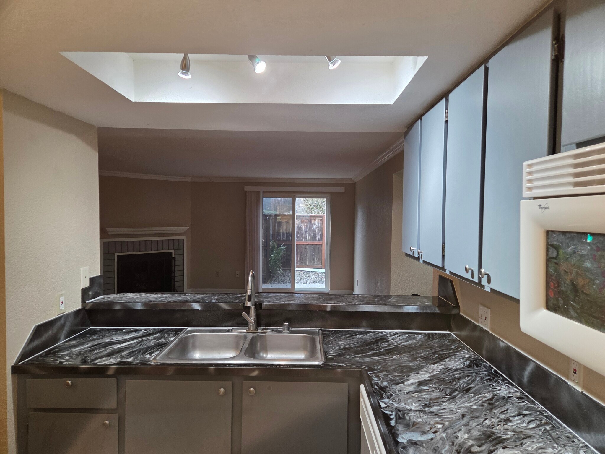 Open floor plan and serving counter - 220 Israel Rd SW