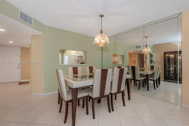 Building Photo - 950 SW 138th Ave