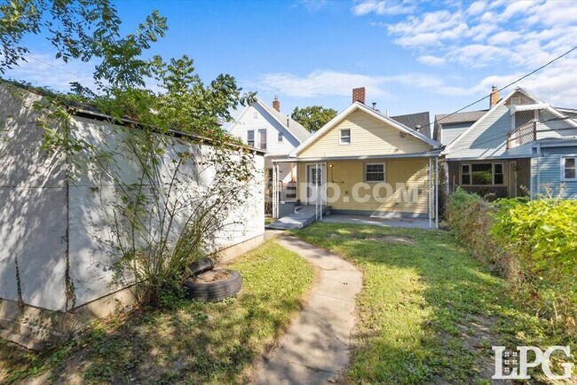 Building Photo - 1204 Navarre Ave