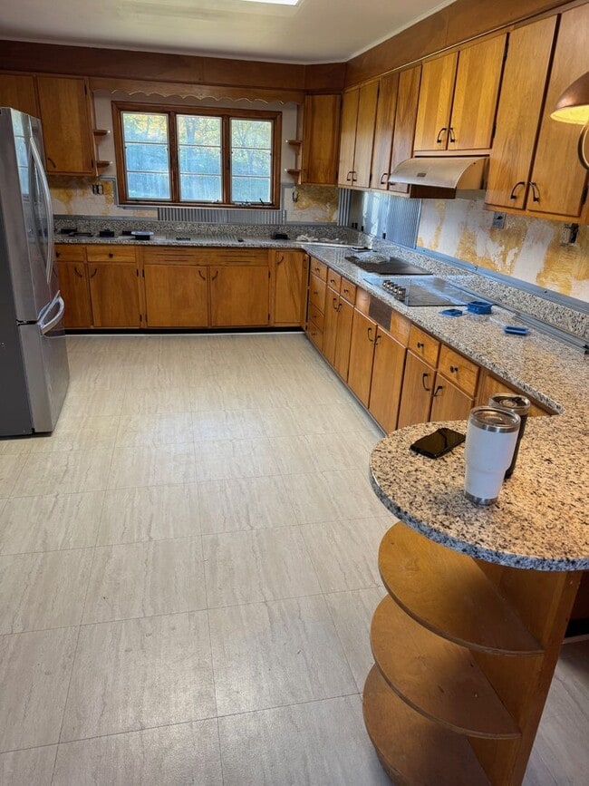 Building Photo - Large 3 Bedroom on Two Acres!