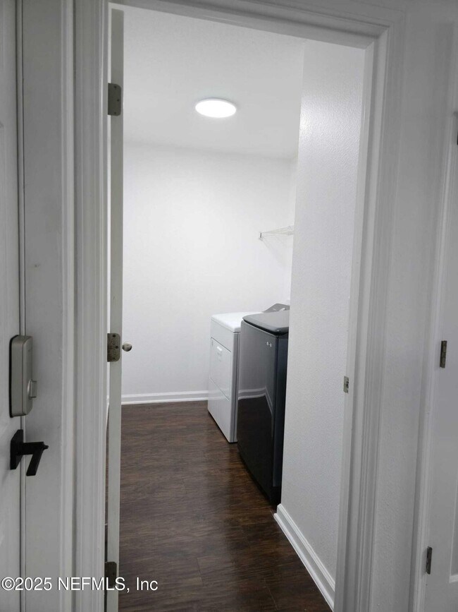 Building Photo - 9124 Adams Ave