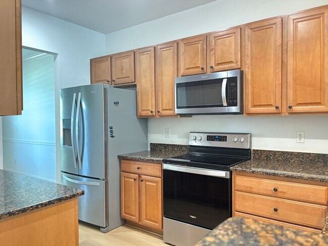 Building Photo - Beautiful 3-Bedroom, 3.5-Bath Townhome in ...