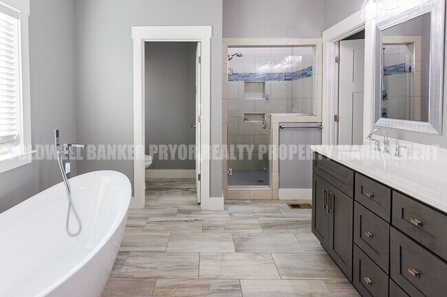 Building Photo - 9618 Shooting Star Cir