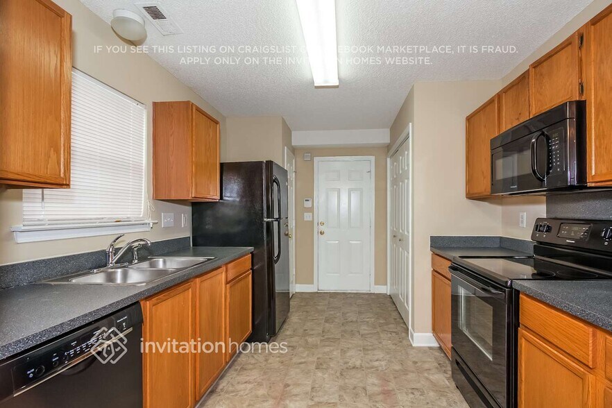Building Photo - 1460 Summer Coach Dr