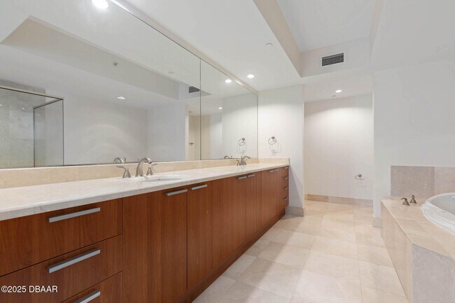 Building Photo - 231 Riverside Dr