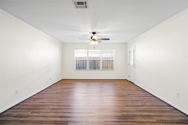 Building Photo - 2224 Shady Tree Ln