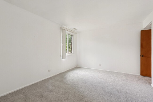 Building Photo - 2650 Brookwood Way Dr