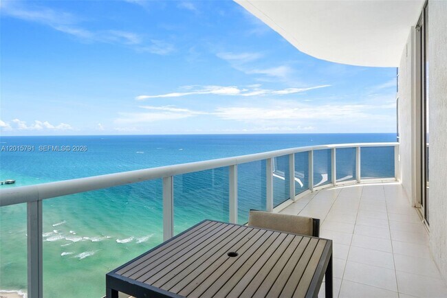 Building Photo - 15901 Collins Ave
