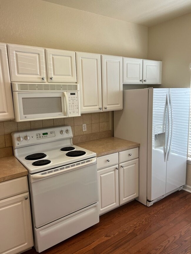 Building Photo - 2 bedroom 2 1/2 bath in NW Magnolia Place