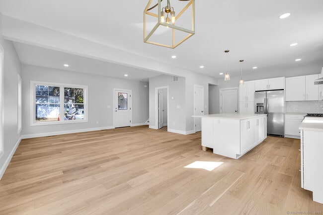 Building Photo - 197 Vesper St