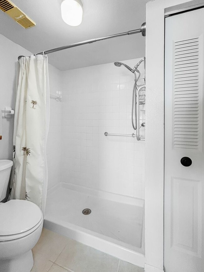 Building Photo - Fully Furnished Resort-Style Waterfront Living at Pasadena Cove - 2Bed|1Bath