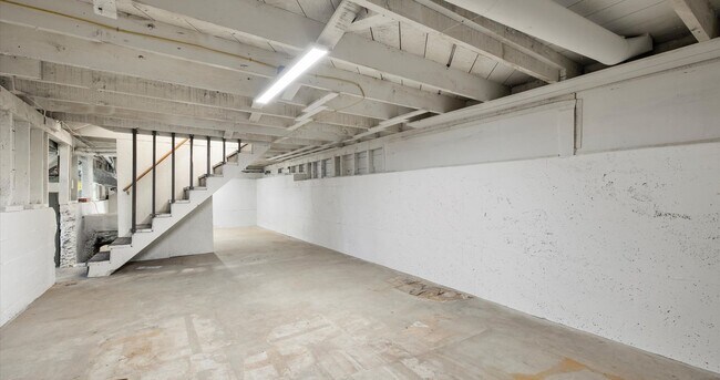 Building Photo - Remodeled 5BR Vintage Gem in Prime West Seattle