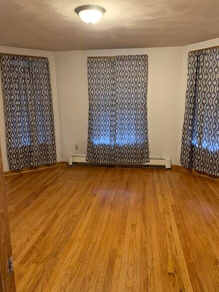 Front Bedroom - 106 S Lowell Ave