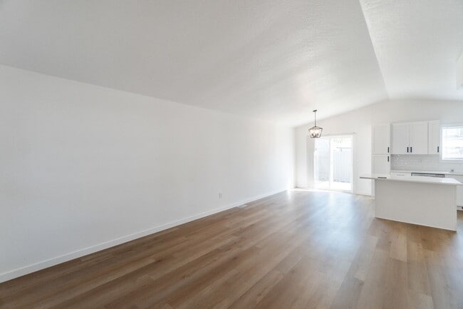 Building Photo - Newly Remodeled Single Family Home in Gate...