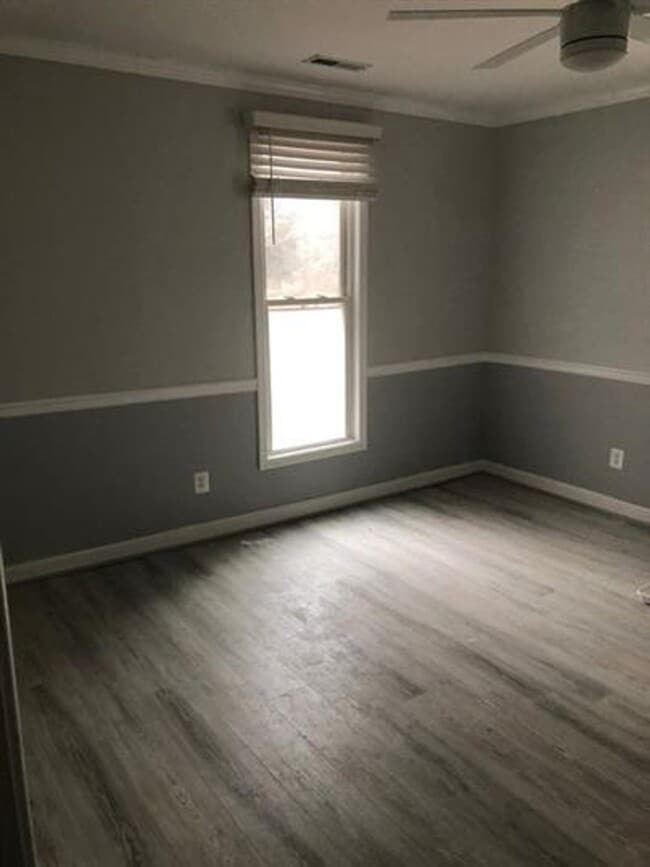 Building Photo - 452 Main St