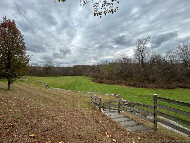 Building Photo - 177 Aspetuck Vlg