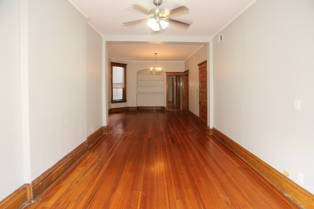 Building Photo - 1326 N Claremont Ave