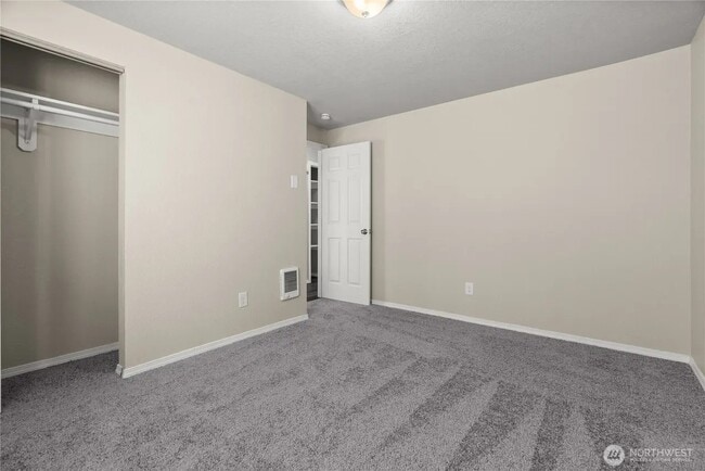 Building Photo - 502 Tullis St NE