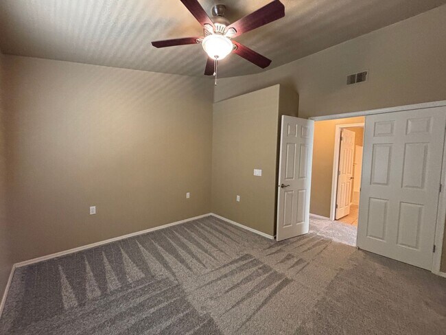 Building Photo - HOME FOR RENT IN SUN RIVER