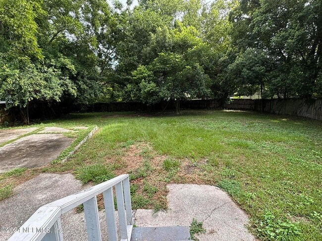 Building Photo - 3777 Lilly Rd N