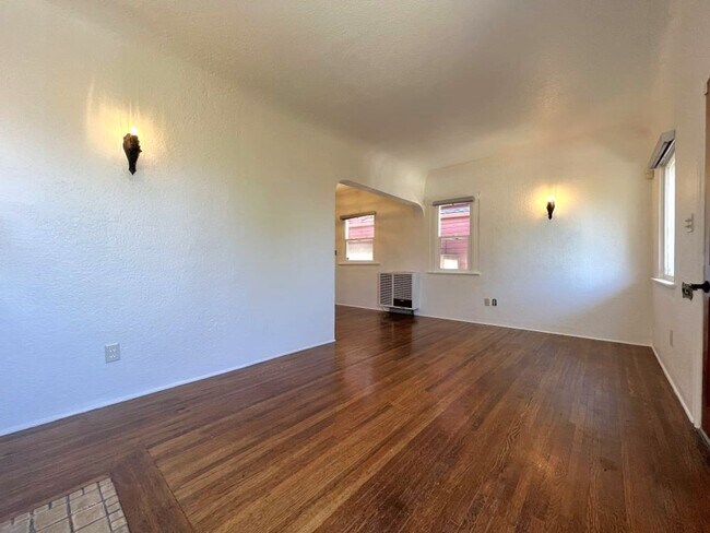 Building Photo - 4517 Arizona St