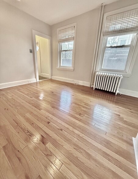 Building Photo - 302 Dickinson St