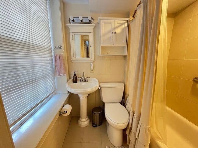 Building Photo - 15 Charles St