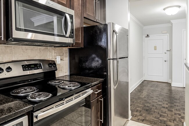 Building Photo - 48 Roseland Avenue Apartments