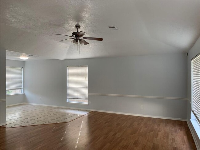 Building Photo - 6903 Harpers Dr