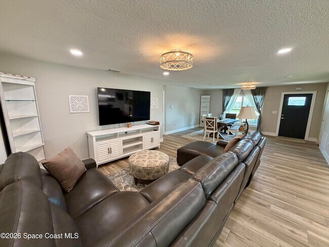 Building Photo - 140 Norwood Ave