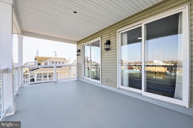 Building Photo - 739 N Massachusetts Ave