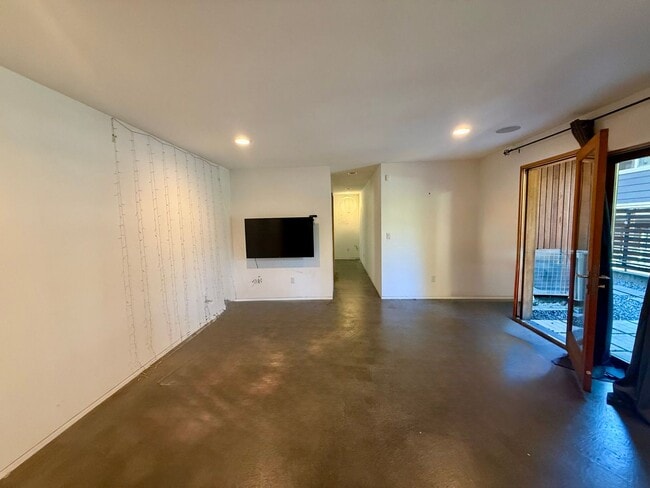 Building Photo - Judkins Park MIL Apartment