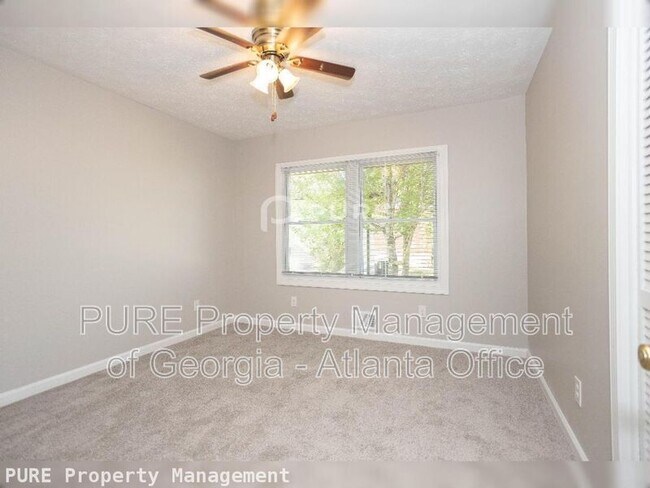 Building Photo - 2895 Lakemont Pl SW