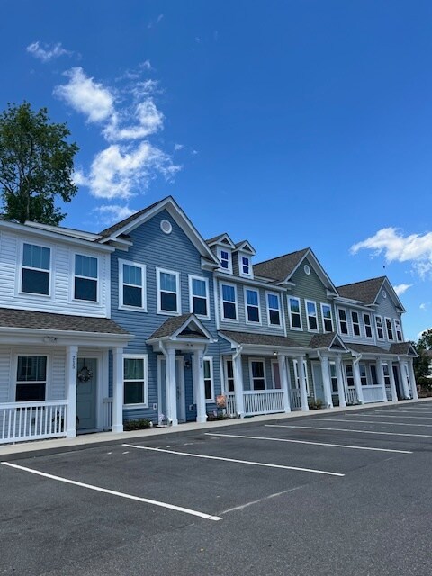 Building Photo - 230 1st St