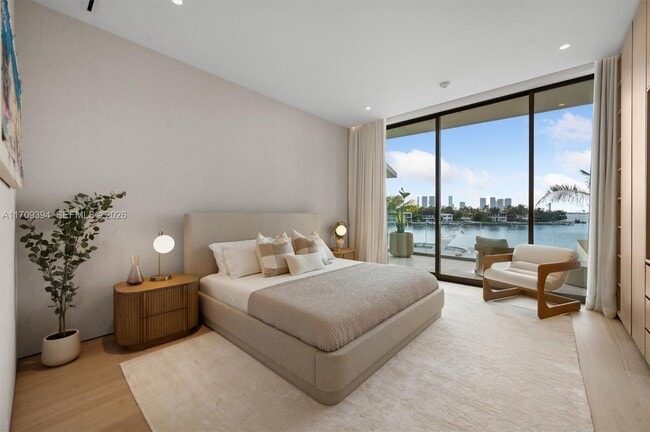 Building Photo - 424 W Rivo Alto Dr