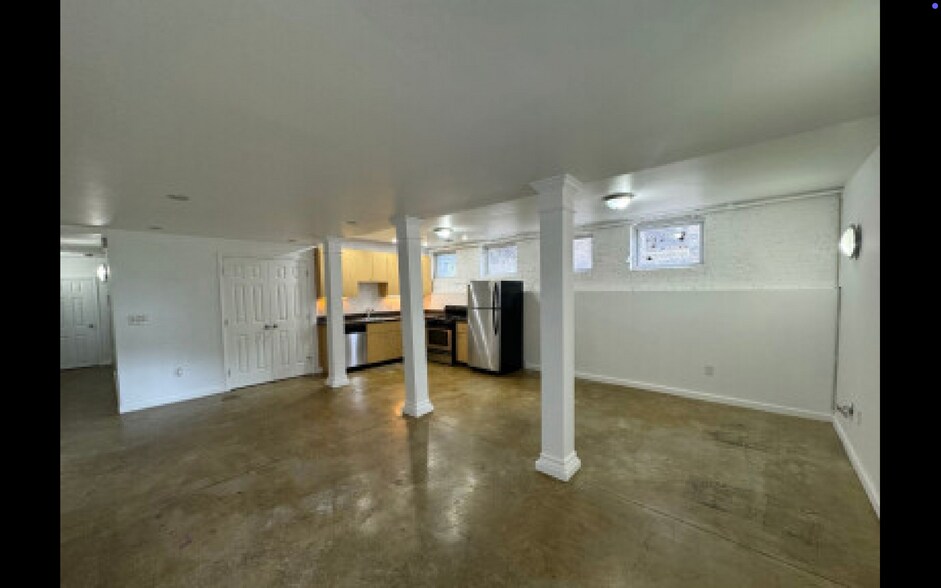 Building Photo - 69 Frankfort St