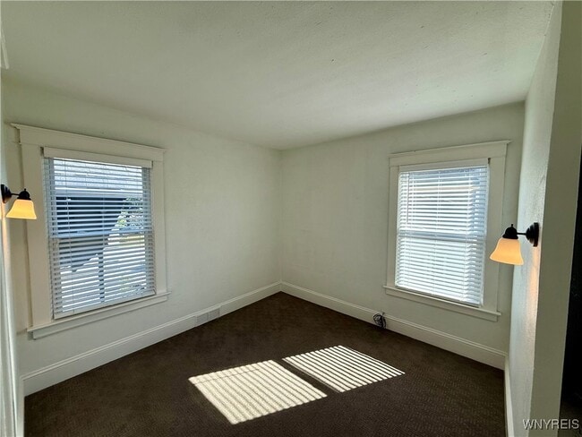 Building Photo - 95 Inwood Pl